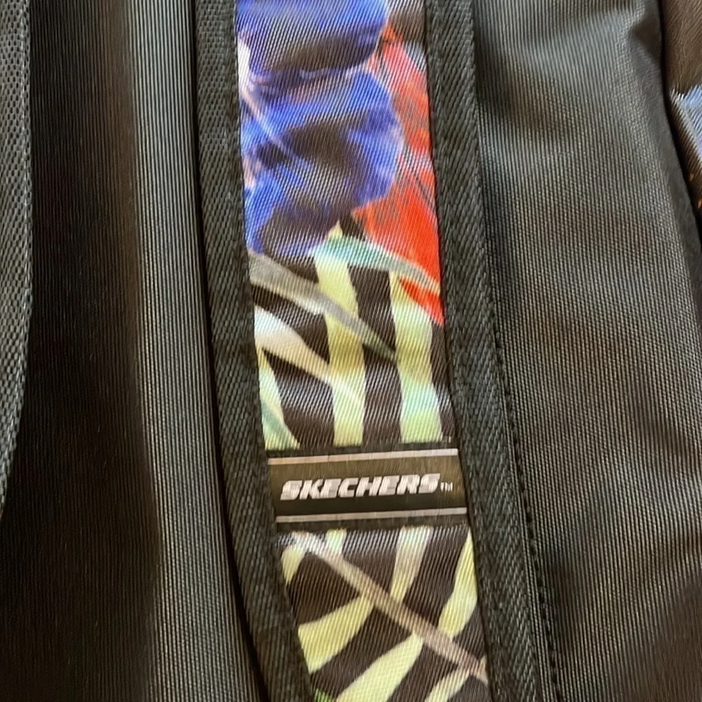 NWT-Skechers-black with multi floral back pack.metal zippers.unisex